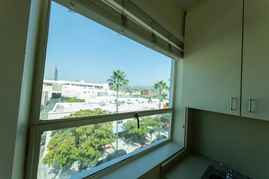 More Photos Of 9400-9414 Brighton Way, Beverly Hills Medical For Lease