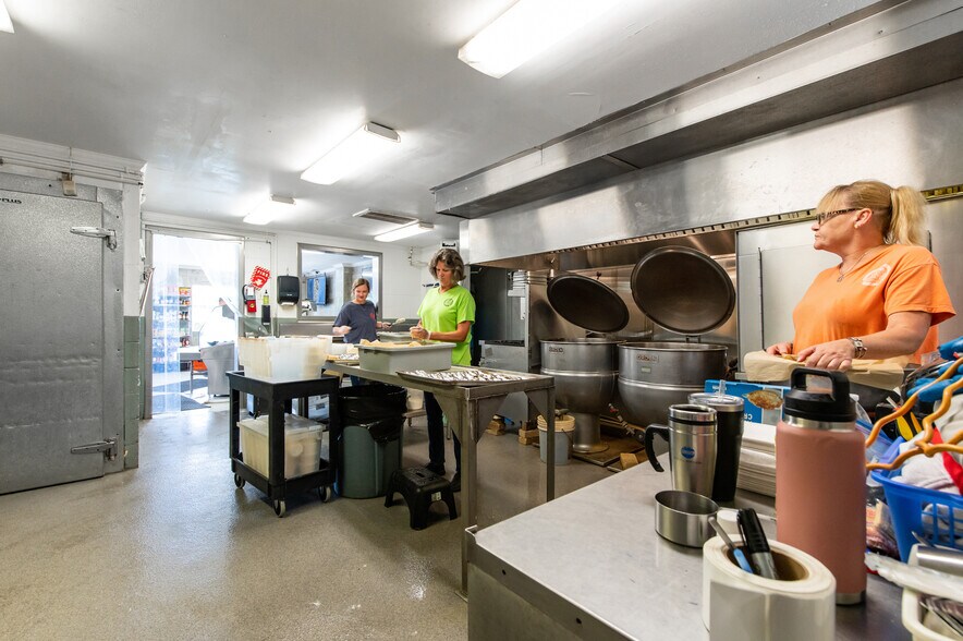 More Photos Of 16552 General Puller Hwy, Deltaville Specialty For Sale