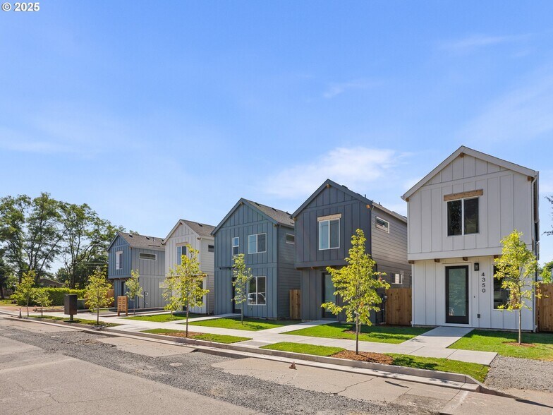 Primary Photo Of 4328 Going st, Portland Multifamily For Sale