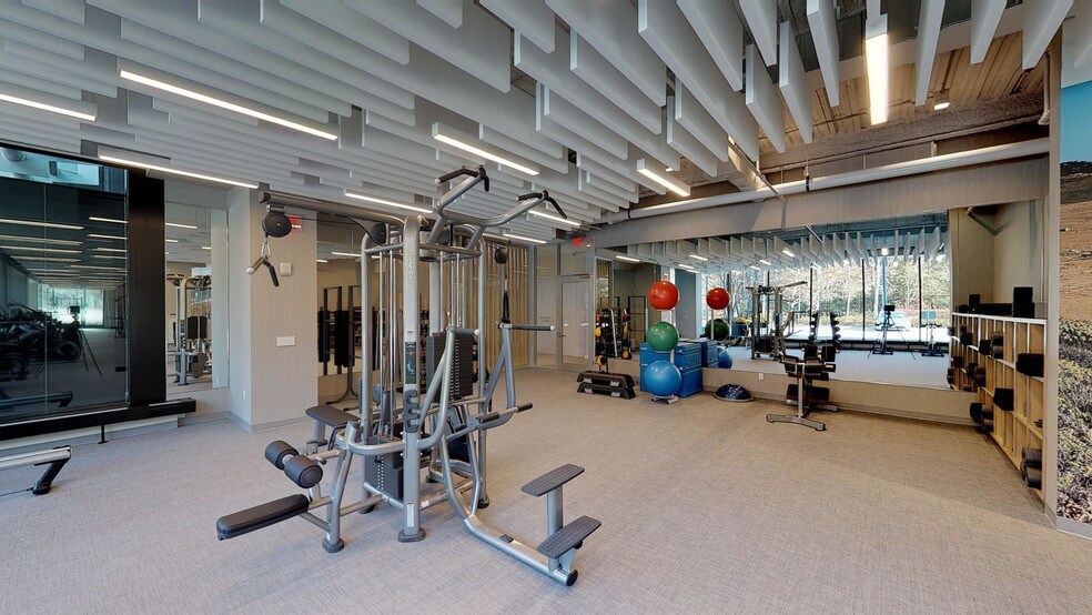 More Photos Of 801 Main Ave, Norwalk Unknown For Lease