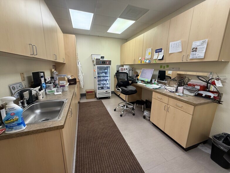 More Photos Of 3220 W Charleston Blvd, Las Vegas Medical For Lease
