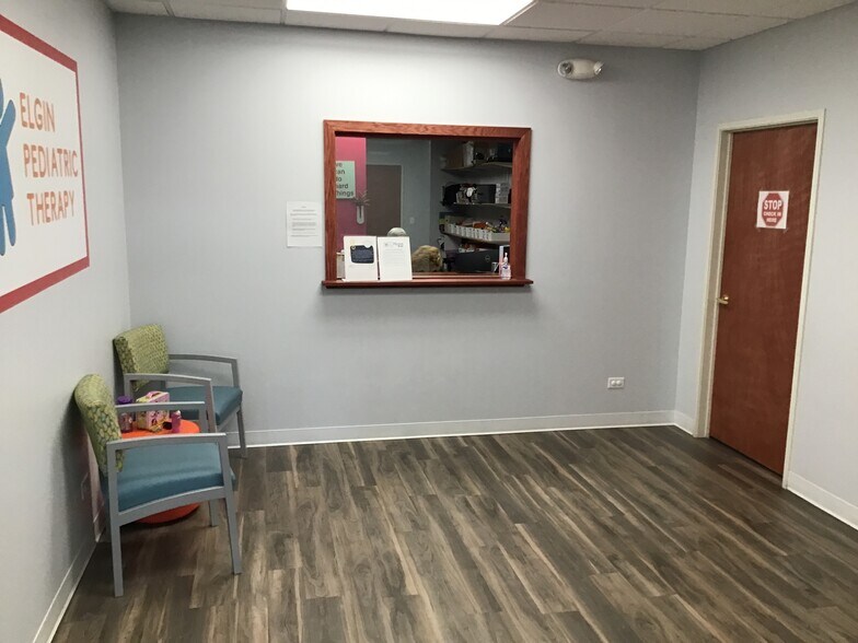 More Photos Of 3 Executive Ct, South Barrington Medical For Lease