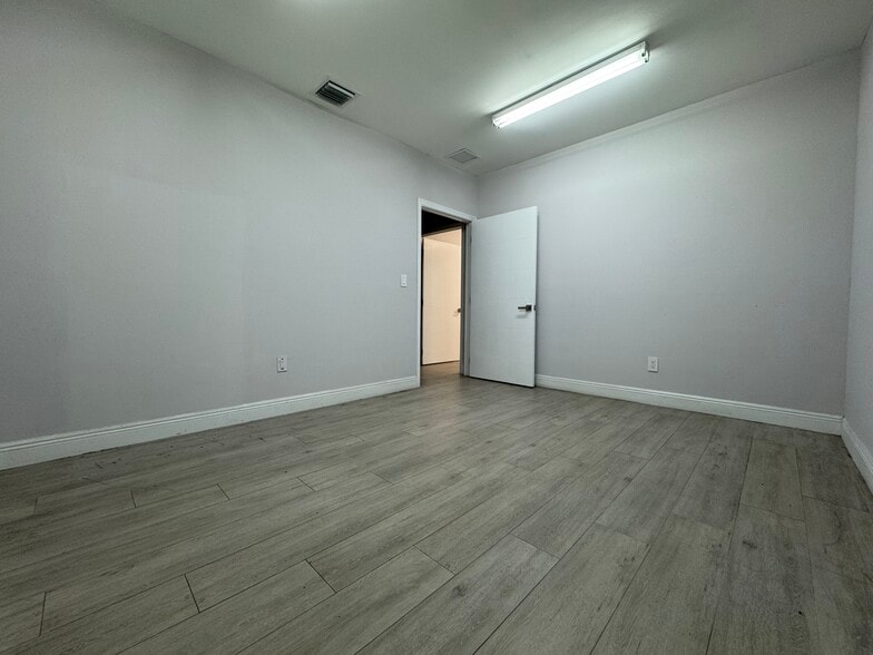 More Photos Of 7555-7575 W 2nd Ct, Hialeah Warehouse For Sale