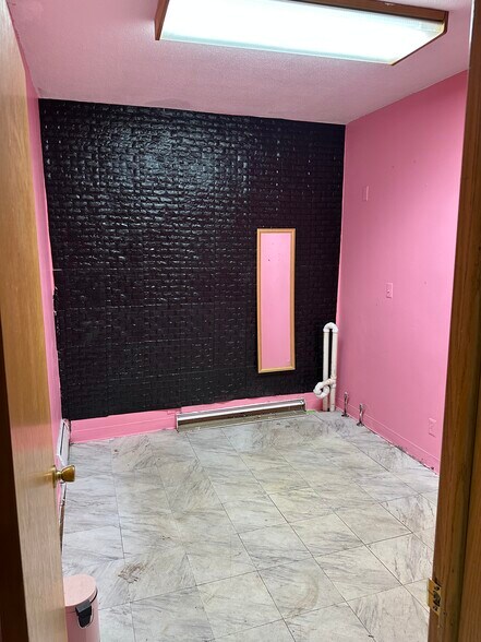 More Photos Of 3489 N 76th St, Milwaukee Office For Sale