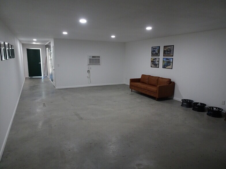 More Photos Of 10200 E Bankhead Hwy, Aledo Warehouse For Lease