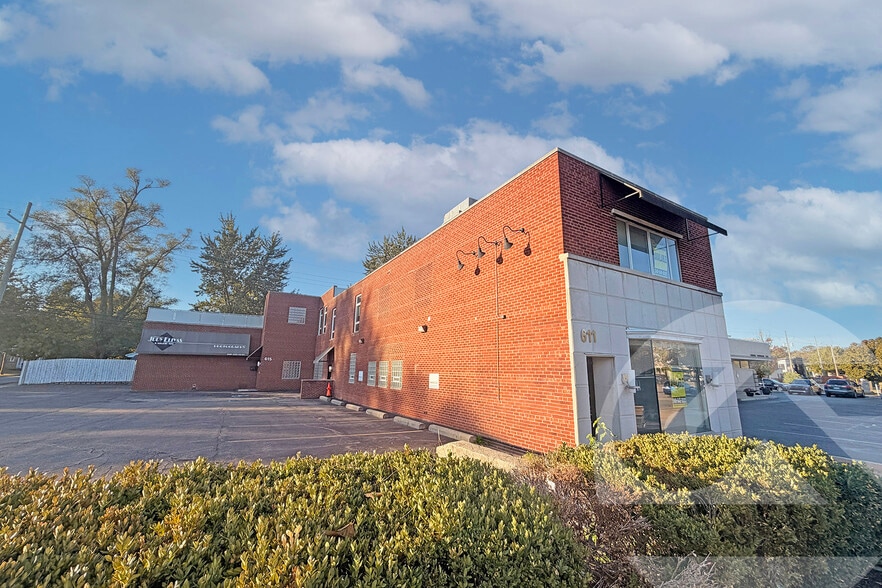 Primary Photo Of 611-615 W 9 Mile Rd, Ferndale Freestanding For Lease