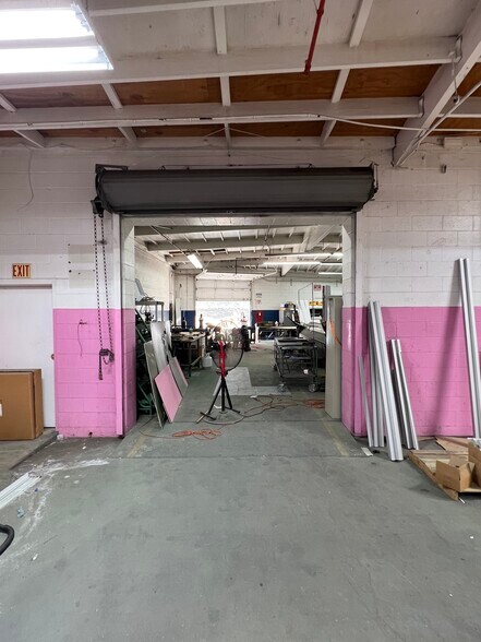 More Photos Of 560 W 182nd St, Gardena Manufacturing For Lease