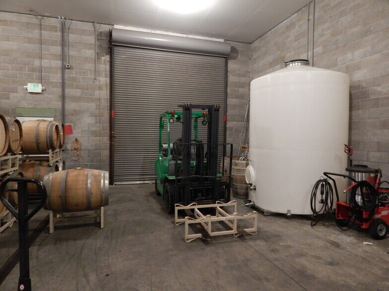 More Photos Of 707 Hess Ln, Roseburg Warehouse For Lease