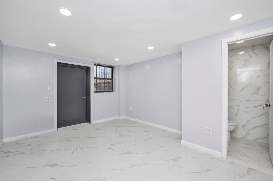 More Photos Of 1840 Falmouth Ave, New Hyde Park Warehouse For Sale