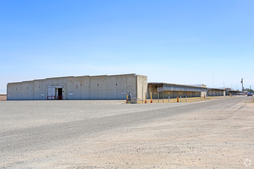 More Photos Of 2925 S Maple Ave, Fresno Unknown For Lease