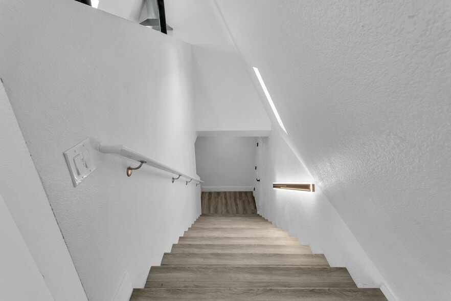 More Photos Of 2550 Fremont St, Las Vegas Auto Dealership For Sale