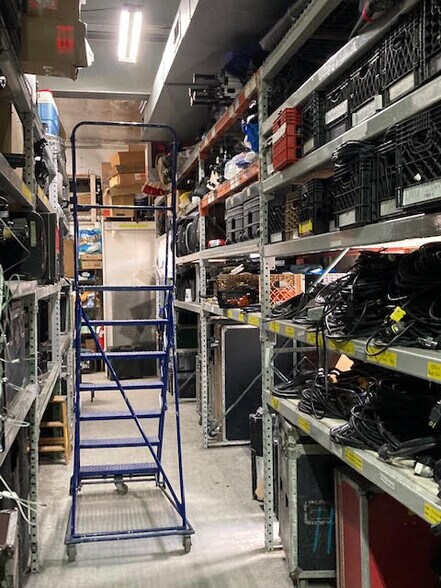 More Photos Of 37 E 21st St, Linden Warehouse For Lease