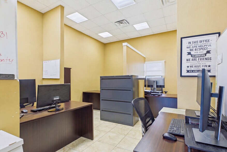 More Photos Of 1010 NE 9th St, Cape Coral Office For Sale