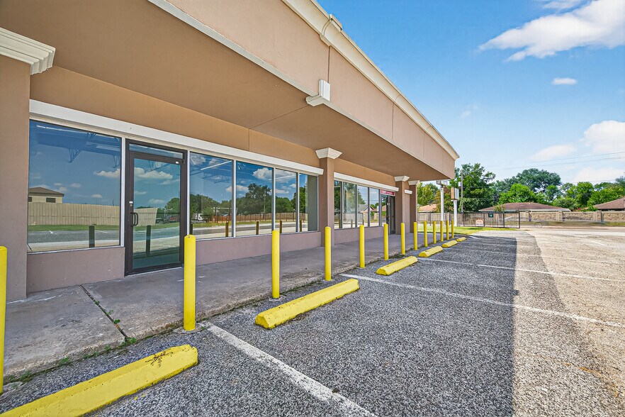 More Photos Of 13001-13011 Fondren Rd, Houston Unknown For Lease