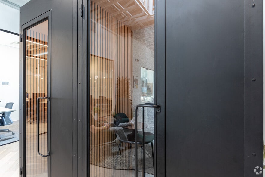 More Photos Of 412 W Rivers Edge Dr, Provo Coworking Space