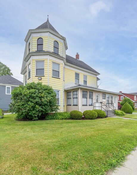 More Photos Of 375 E Main St, Newport Office For Sale