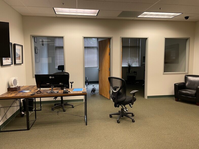 More Photos Of 7555 Falcon Crest Dr, Redmond Office Residential For Lease