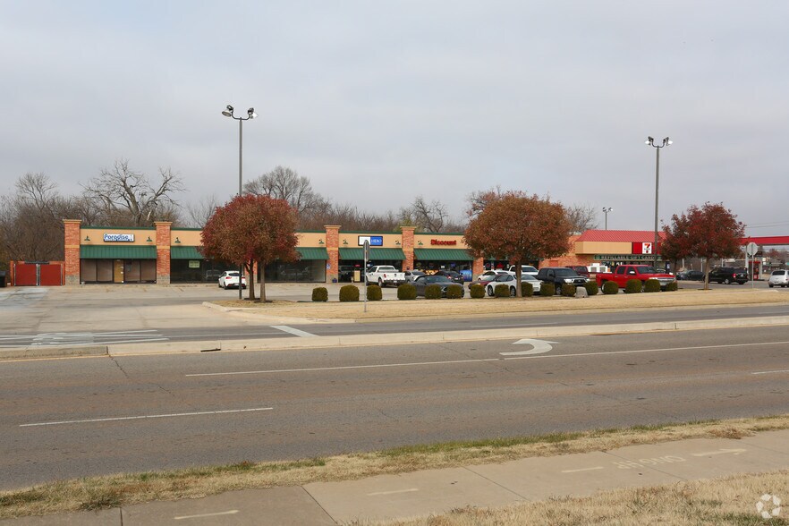 More Photos Of 1103-1123 E Constitution St, Norman Freestanding For Lease