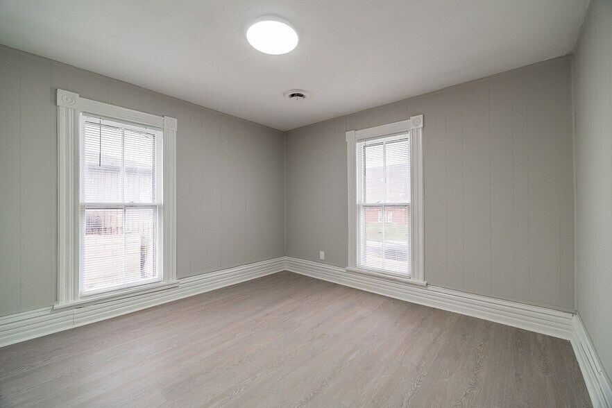 More Photos Of 16-20 W Park St, Westerville Apartments For Sale