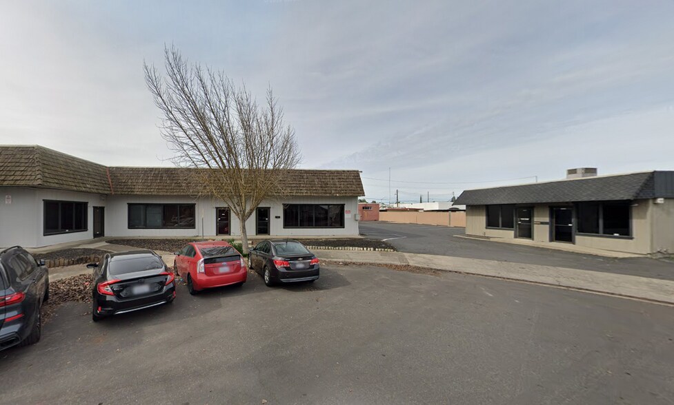 More Photos Of 115 Mark Randy Pl, Modesto Showroom For Lease