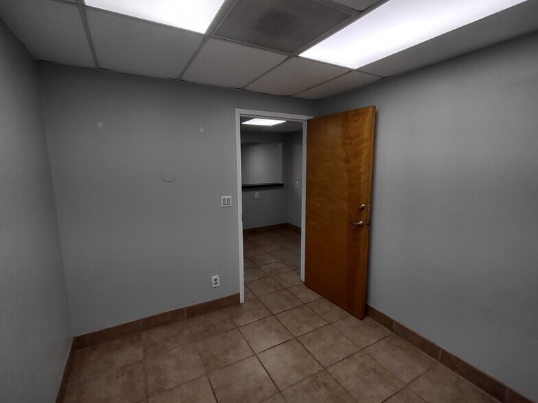 More Photos Of 3140 34th St N, Saint Petersburg Freestanding For Lease