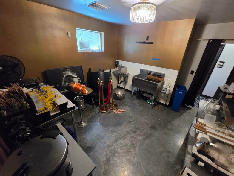More Photos Of 1544 E McDowell Rd, Phoenix Bar For Sale