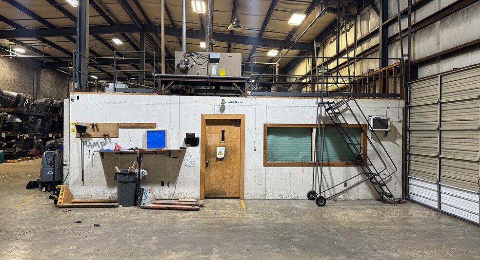 More Photos Of 8433 Erle Rd, Mechanicsville Warehouse For Lease