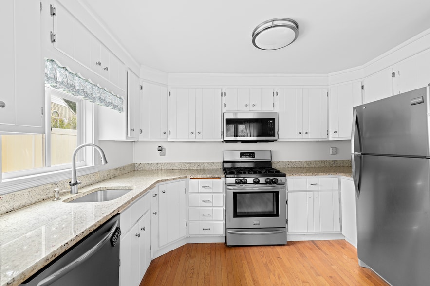 More Photos Of 72 Precinct St, Lakeville Flex For Sale