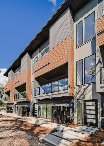 More Photos Of 204 9th St, Bentonville Apartments For Sale