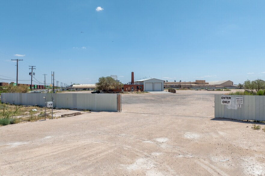 More Photos Of 2419 W Murphy St, Odessa Truck Terminal For Sale