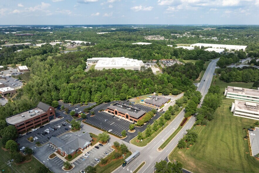 More Photos Of 4045 Premier Dr, High Point Office For Lease