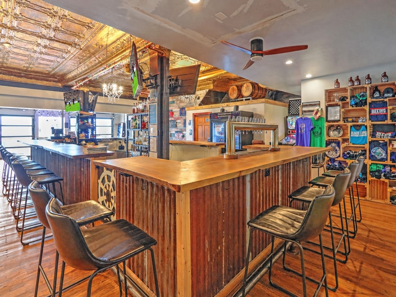 More Photos Of 115 Nippersink Blvd, Fox Lake Hospitality For Sale