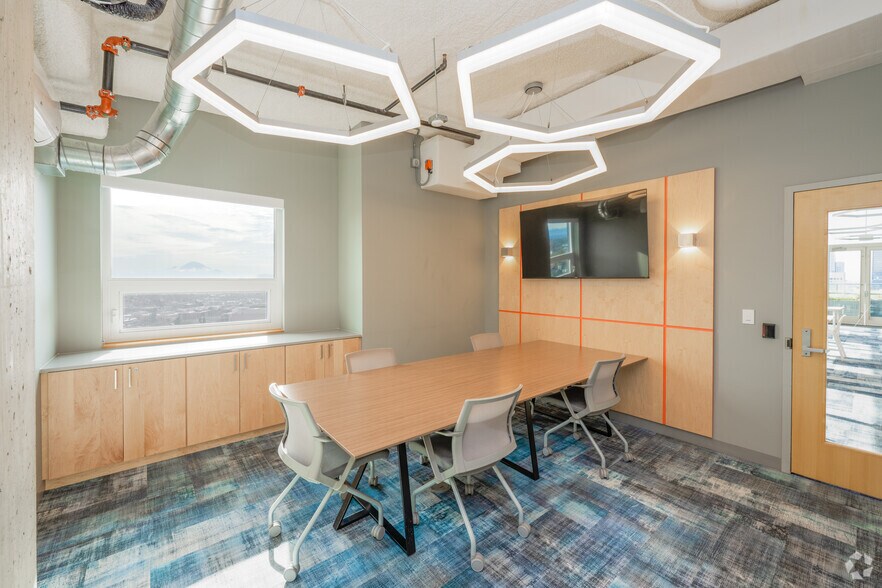 More Photos Of 1400 Madison St, Seattle Apartments For Lease