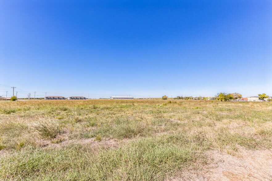 More Photos Of 2100 San Antonio Street, Lockhart Land For Sale