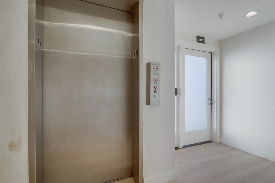 More Photos Of 3449 Ocean Front Walk, San Diego Apartments For Sale