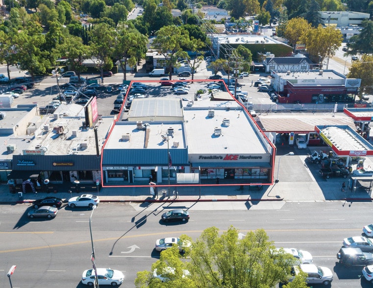 More Photos Of 21930-21932 Ventura Blvd, Woodland Hills Storefront For Lease