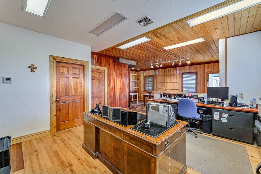 More Photos Of 2684 W US Highway 290, Fredericksburg Warehouse For Sale