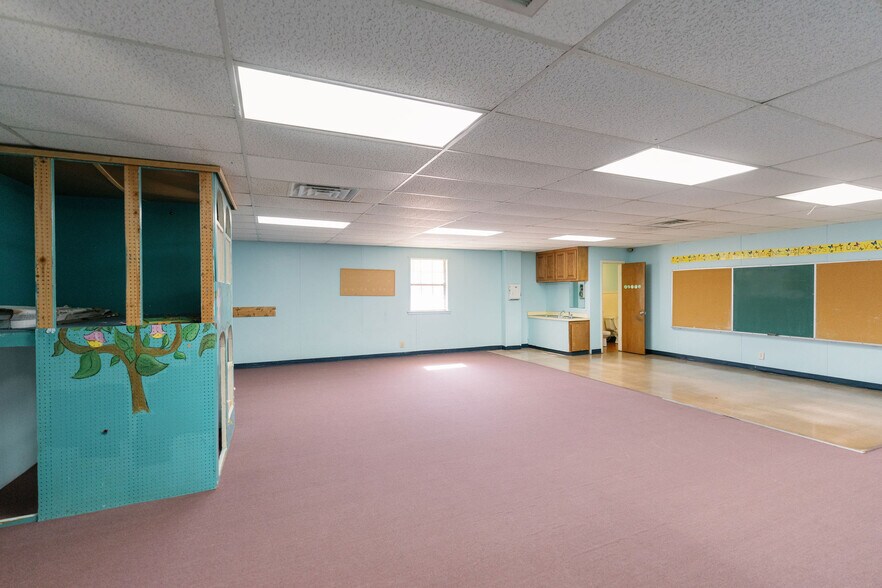 More Photos Of 1522 Weeks St, Wichita Falls Office For Sale