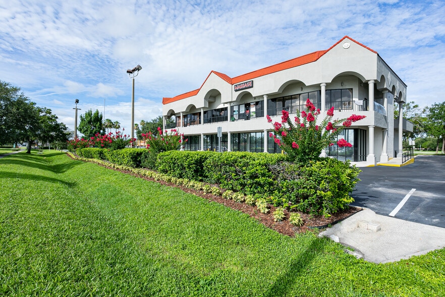 More Photos Of 2956-2960 Vineland Rd, Kissimmee Storefront Retail Office For Lease