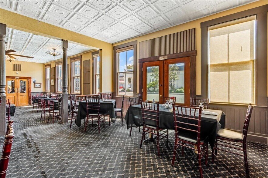 More Photos Of 315 Main St, Ferndale Hotel For Sale