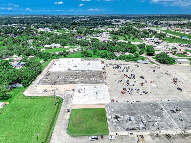 More Photos Of 1200-1232 FM 1462 Rd, Alvin Storefront For Lease