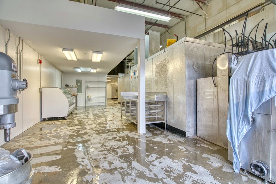 More Photos Of 1501 Lee Hill Dr, Boulder Showroom For Sale