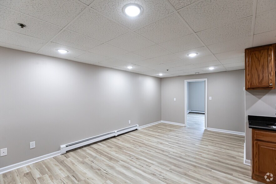 More Photos Of 82 Main St, East Hampton Apartments For Lease