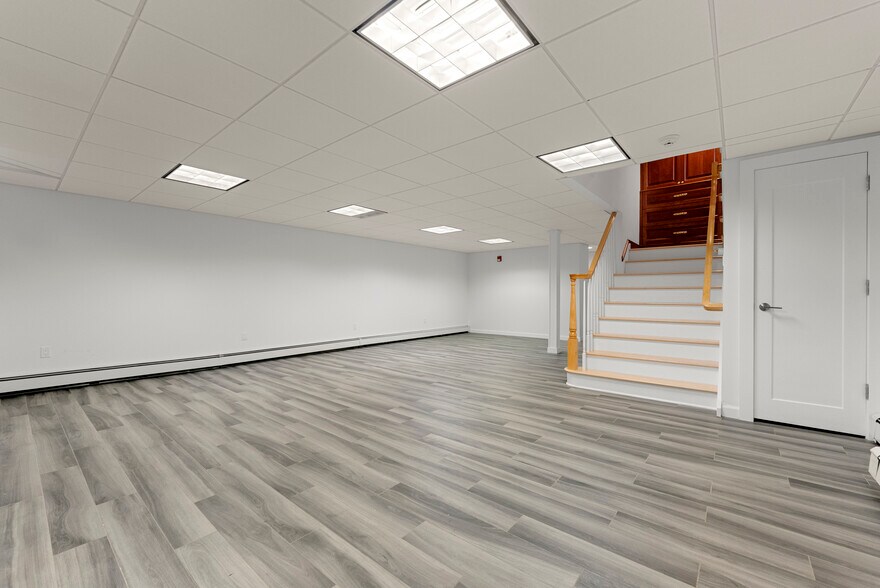 More Photos Of 77 Jefferson Plz, Totowa Office For Sale