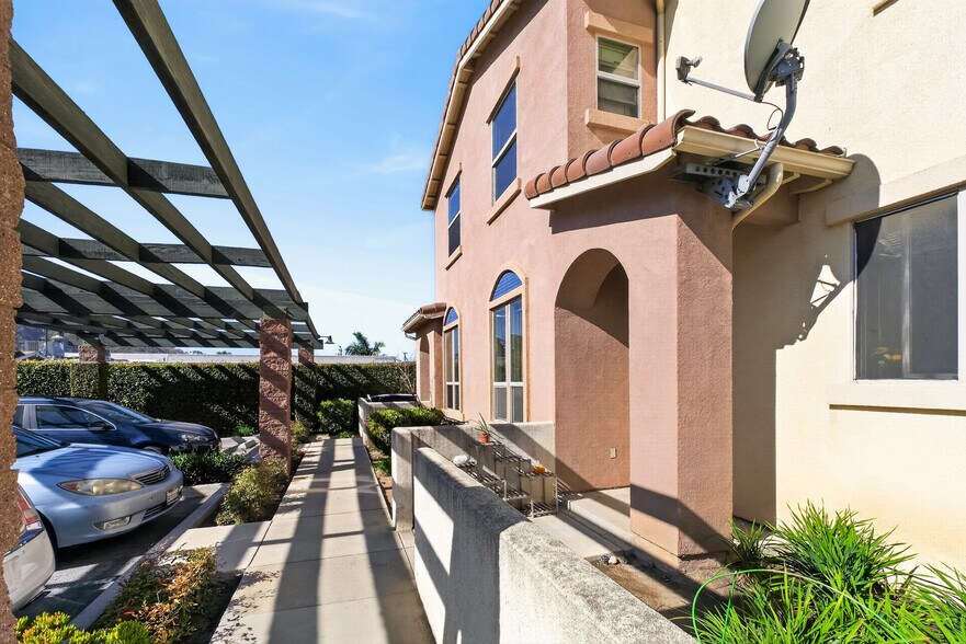 More Photos Of 1073 N Ventura Ave, Ventura Storefront Retail Residential For Sale