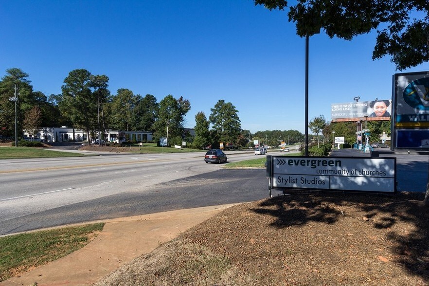 More Photos Of 6904 Glenwood Ave, Raleigh Freestanding For Lease