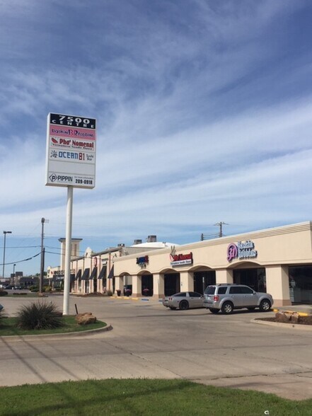 Primary Photo Of 7500 N May Ave, Oklahoma City Restaurant For Lease