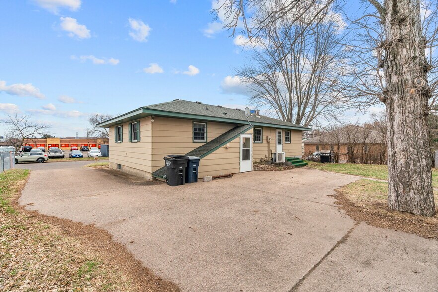 More Photos Of 38804 8th Ave, North Branch Office Residential For Sale