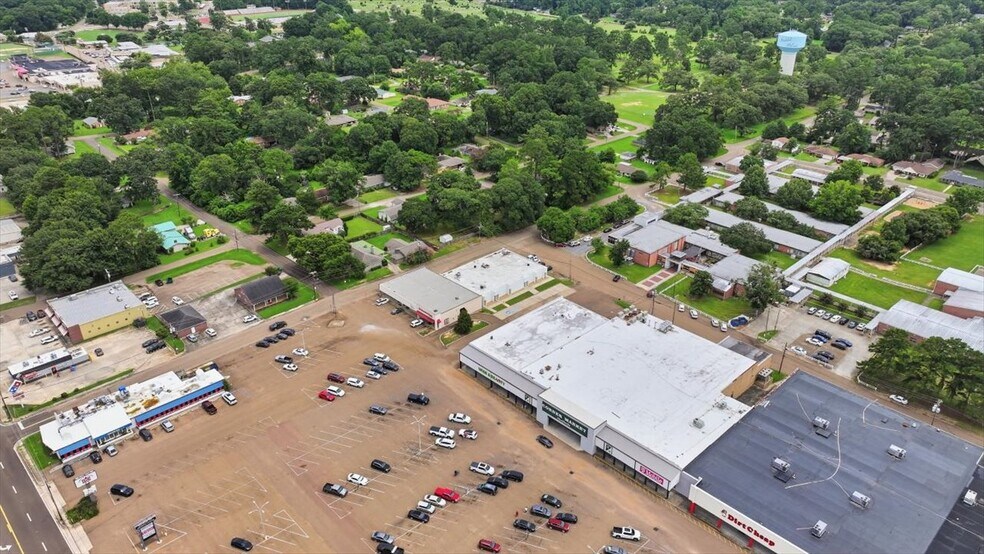 More Photos Of 211 Gay St, Mccomb Office For Lease