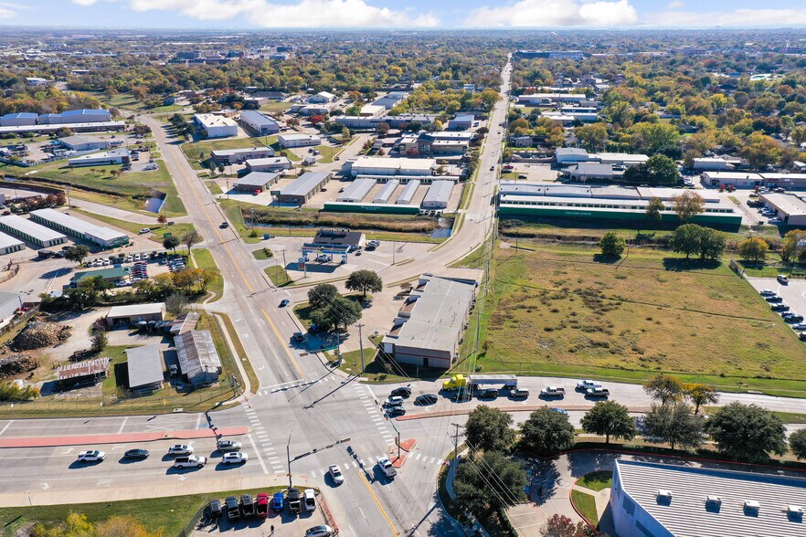 More Photos Of 915-921 N Mill St, Lewisville Office For Sale